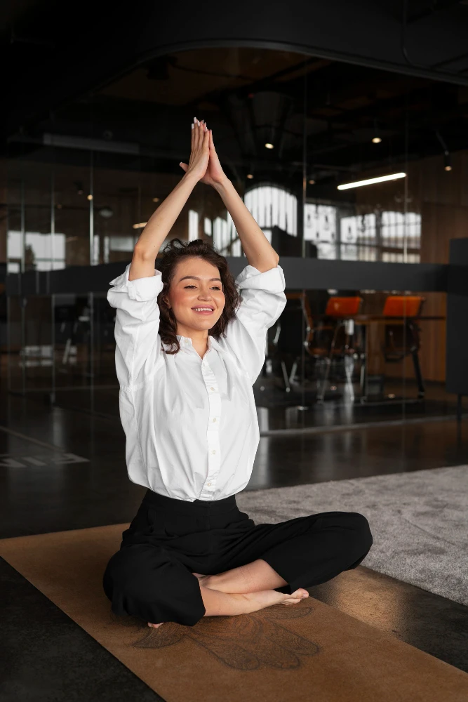 Pause yoga au bureau